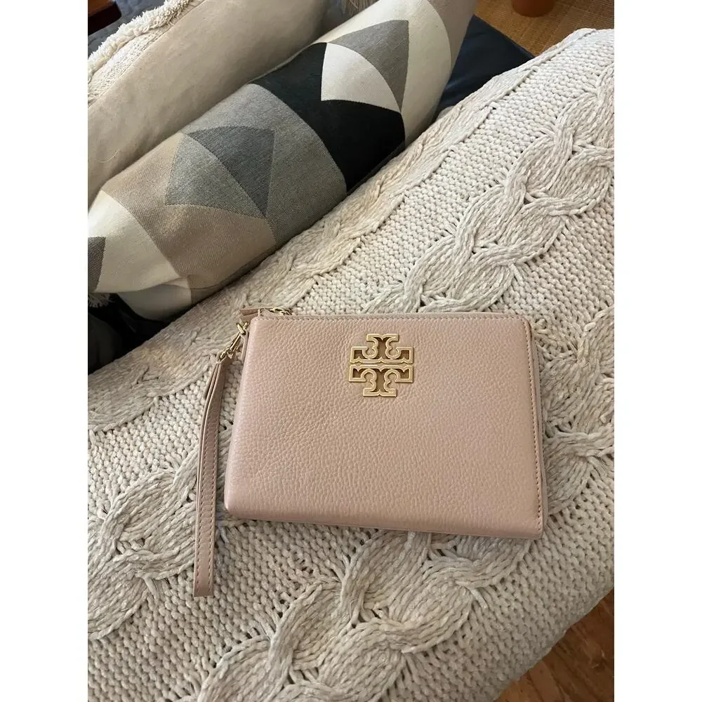 Tory Burch Shell Pink Britten Large Zip Pouch Leather Wristlet✨